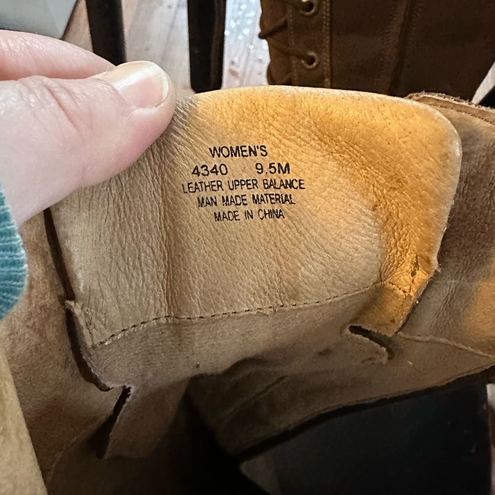 Red Wing Shoes Woman’s 9.5 tall leather zip up boots - Picture 2 of 6